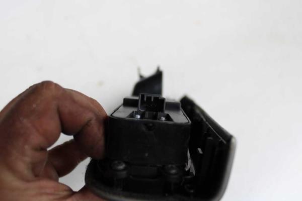 BOUTON LEVE VITRE VOLVO V50 / S40 2010 - Vue 3